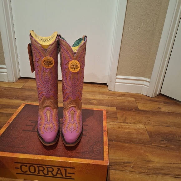 Corral Western boots Size 8 Fluorescent - Picture 7 of 7
